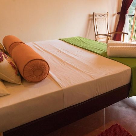 Aronka Homestay Kandy Esterno foto