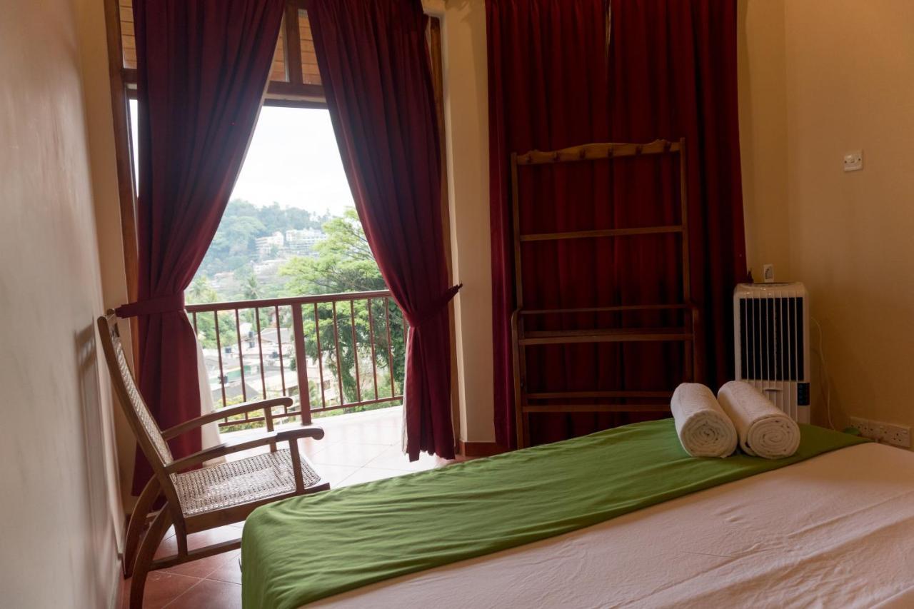 Aronka Homestay Kandy Esterno foto