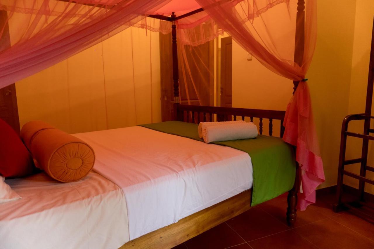 Aronka Homestay Kandy Esterno foto