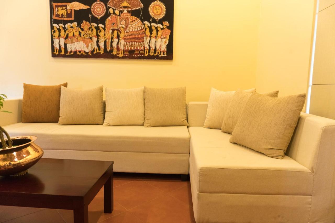 Aronka Homestay Kandy Esterno foto