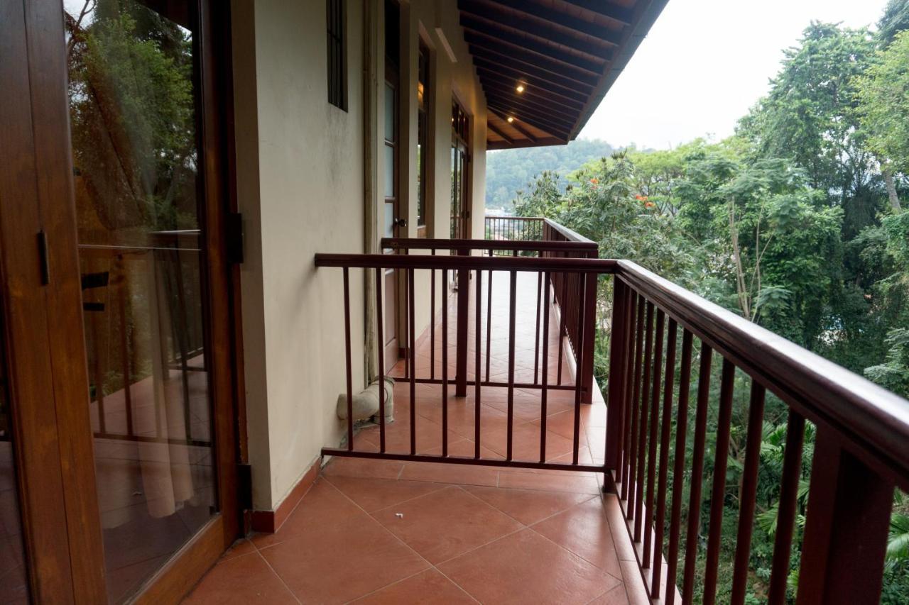Aronka Homestay Kandy Esterno foto