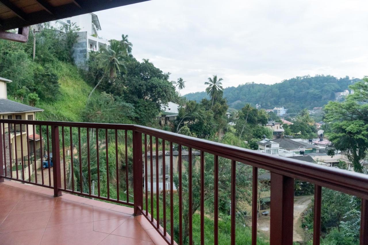 Aronka Homestay Kandy Esterno foto